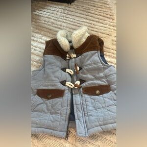 Boys Oshkosh best size 4. Super cute. Worn one.